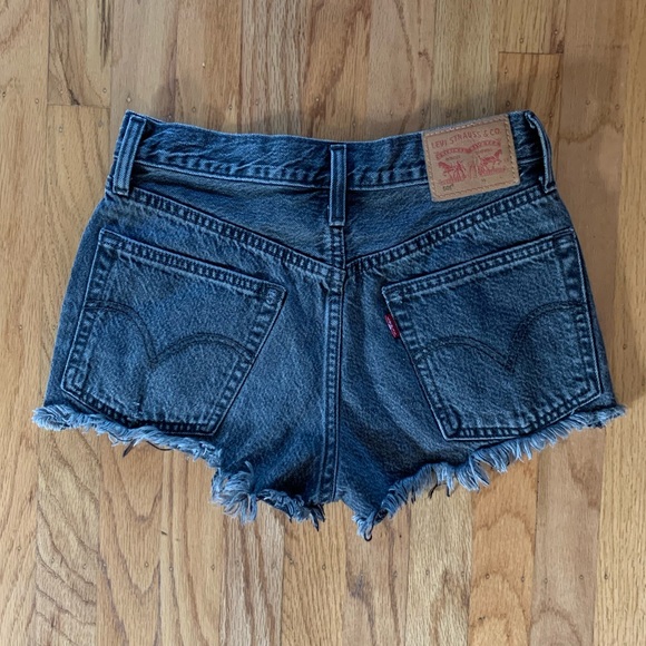 levi 501 grey denim shorts - Picture 4 of 8